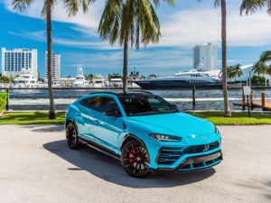 MIAMI BLUE LAMBORGHINI URUS